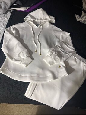 Adrienne Vittadini White Hooded Pullover pants suit